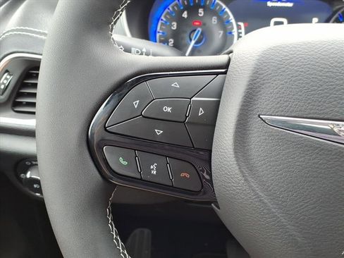 New 2026 Chrysler Pacifica Limited w/ Uconnect Theater Family Group image 32