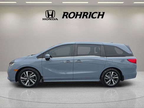 Used 2024 Honda Odyssey Touring image 2
