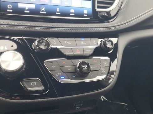 New 2026 Chrysler Pacifica Select image 25