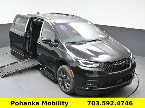 Used 2026 Chrysler Pacifica Select w/ S Appearance Package FWD image 11