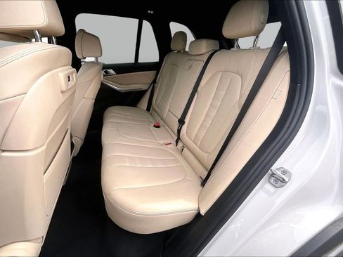 Used 2022 BMW X5 sDrive40i w/ Luxury Seating Package RWD image 21
