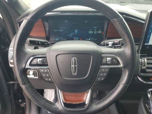 Used 2023 Lincoln Navigator 4WD image 14