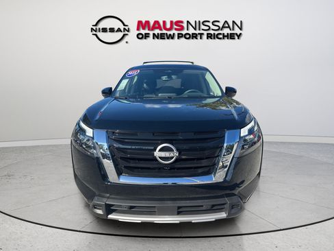 Certified 2025 Nissan Pathfinder Platinum w/ Cargo Package FWD image 5