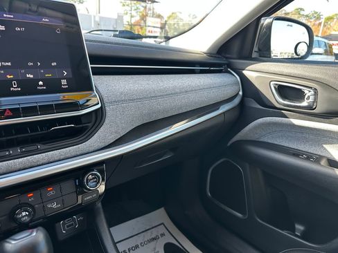 Used 2022 Jeep Compass Latitude image 61