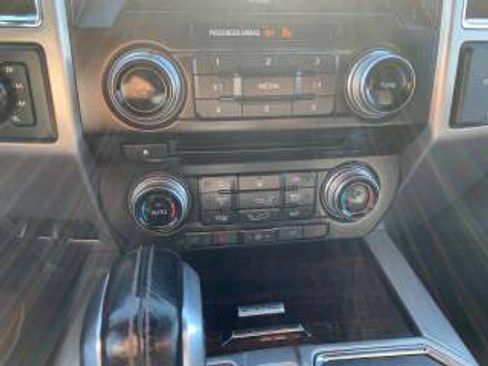 Used 2015 Ford F150 Platinum w/ Equipment Group 701A Luxury image 29