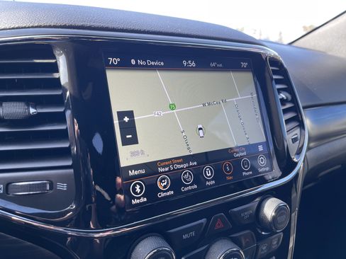 Used 2021 Jeep Grand Cherokee Laredo w/ Trailer Tow Group IV AWD/4WD image 18