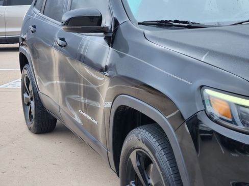 Used 2019 Jeep Cherokee Latitude Plus image 8