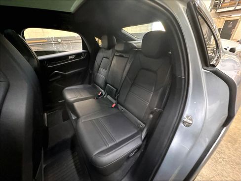 Used 2024 Porsche Cayenne S AWD/4WD image 28