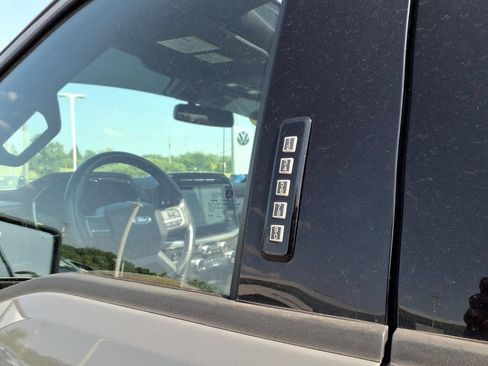 Used 2021 Ford F150 Lariat w/ Equipment Group 502A High AWD/4WD image 10