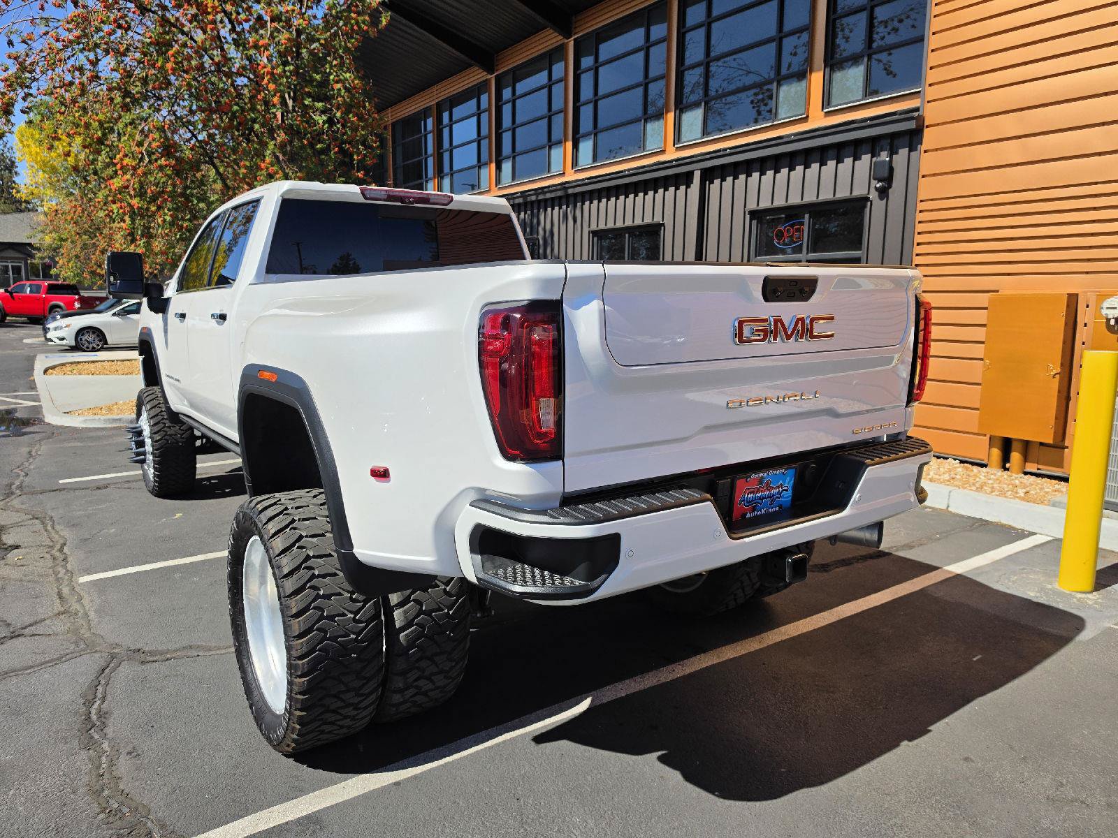 Used 2022 GMC Sierra 3500 Denali w/ Denali Ultimate Package AWD/4WD image 3