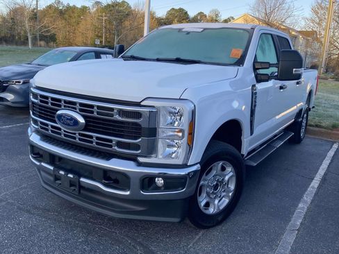 Used 2025 Ford F250 XLT image 3