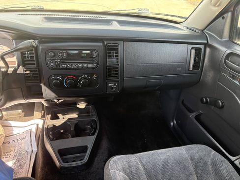 Used 2004 Dodge Dakota 2WD Club Cab w/ Tire & Handling Group image 32