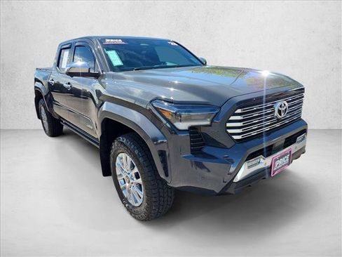 Used 2025 Toyota Tacoma Limited AWD/4WD image 7