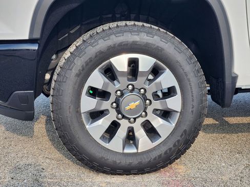New 2026 Chevrolet Silverado 2500 Custom w/ Custom Value Package AWD/4WD image 10