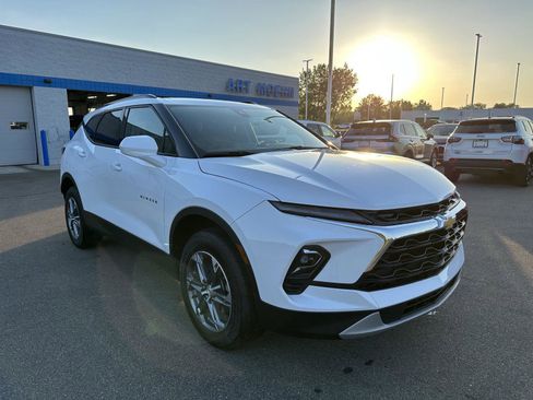 Used 2025 Chevrolet Blazer LT w/ Convenience Package FWD image 12