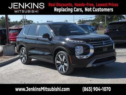 New 2025 Mitsubishi Outlander SE image 1
