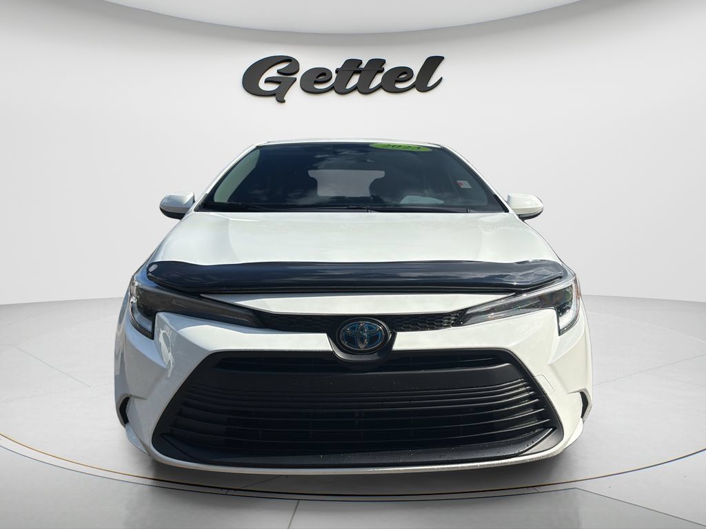 Used 2023 Toyota Corolla LE FWD image 2