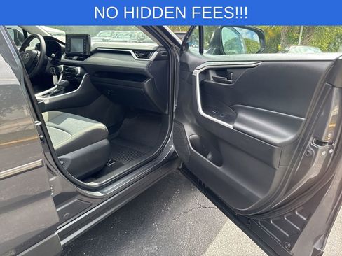 Used 2022 Toyota RAV4 LE FWD image 12