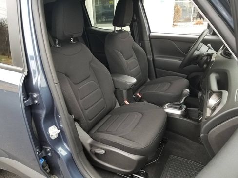 Certified 2022 Jeep Renegade Latitude w/ Convenience Group AWD/4WD image 11