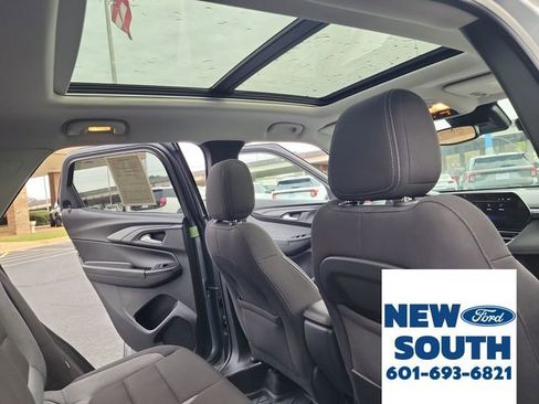 Used 2024 Chevrolet TrailBlazer LT w/ Convenience Package image 29