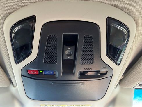 Used 2022 Subaru Outback Touring w/ Popular Package #2 image 16