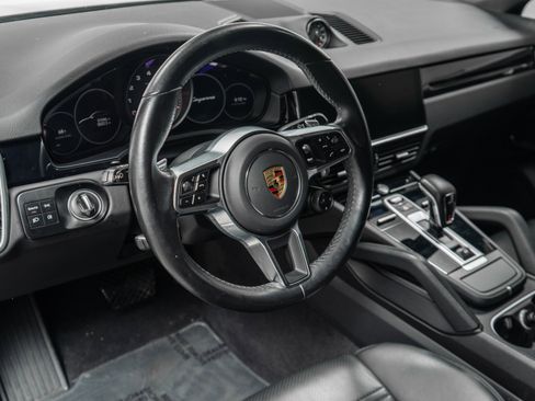 Used 2022 Porsche Cayenne Coupe AWD/4WD image 13
