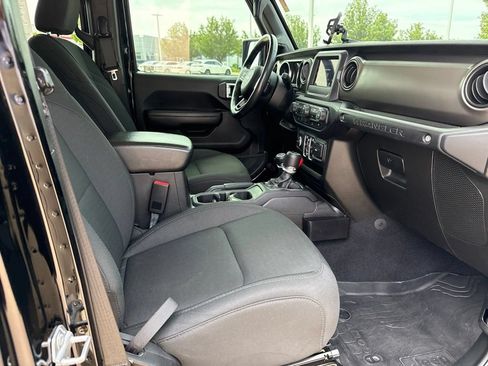 Used 2019 Jeep Wrangler Unlimited Sport S AWD/4WD image 17