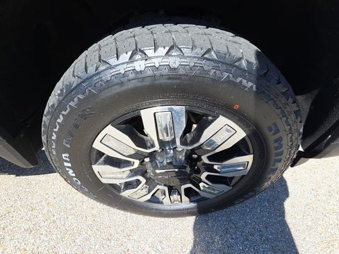 Certified 2025 GMC Sierra 2500 Denali AWD/4WD image 12