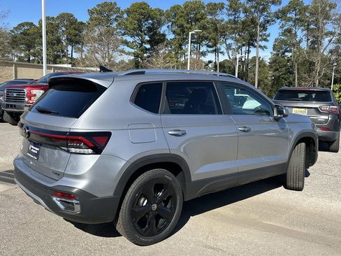 New 2026 Volkswagen Taos SEL image 5