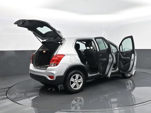 Used 2017 Chevrolet Trax LS AWD/4WD image 28