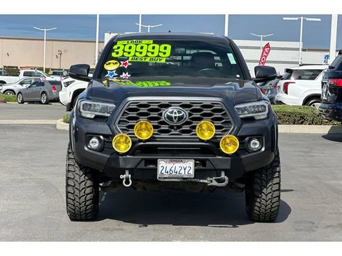 Used 2020 Toyota Tacoma TRD Off-Road w/ TRD Premium Off Road Package AWD/4WD image 9