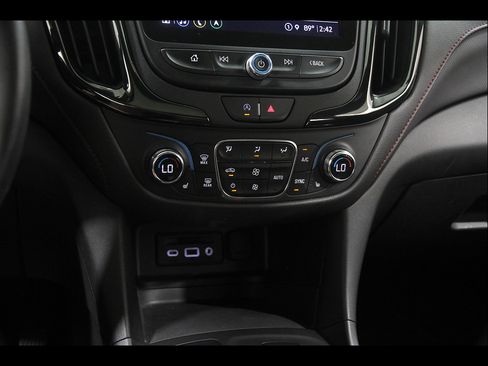 Certified 2022 Chevrolet Equinox RS w/ RS Leather Package AWD/4WD image 14