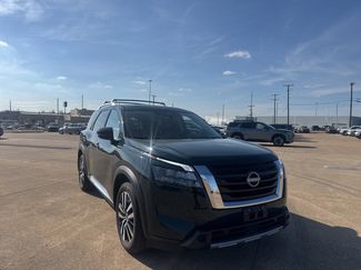 Used 2025 Nissan Pathfinder Platinum video 2