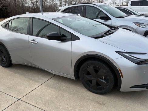 Used 2025 Toyota Prius LE image 8