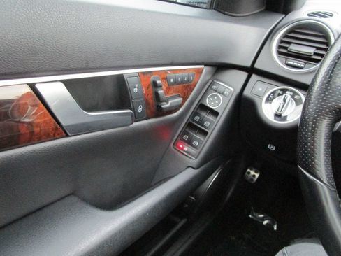 Used 2013 Mercedes-Benz C 250 Sedan image 26
