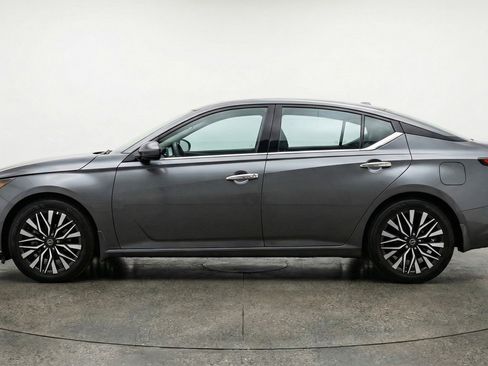 Used 2025 Nissan Altima 2.5 SV image 5