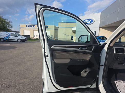 Used 2021 Volkswagen Atlas SE w/ Panoramic Sunroof Package AWD/4WD image 16