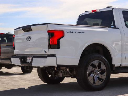 Used 2025 Ford F150 Lightning Flash AWD/4WD image 9