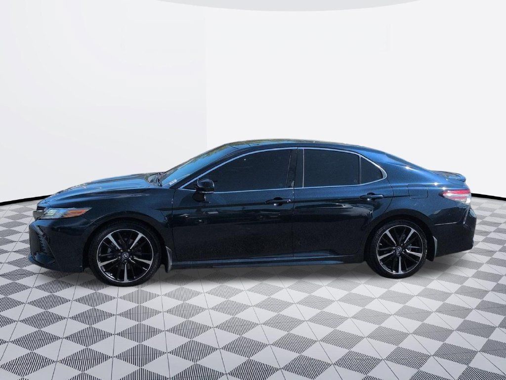 Used 2018 Toyota Camry XSE FWD image 2