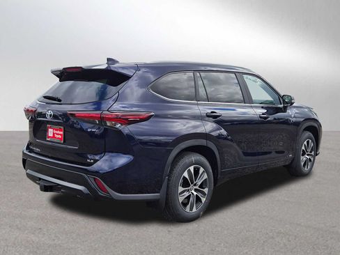 New 2026 Toyota Highlander XLE AWD/4WD image 3