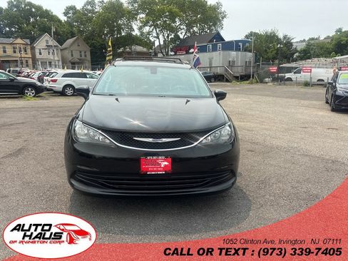 Used 2020 Chrysler Voyager Lxi FWD image 1