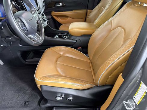 Used 2021 Chrysler Pacifica Pinnacle image 14