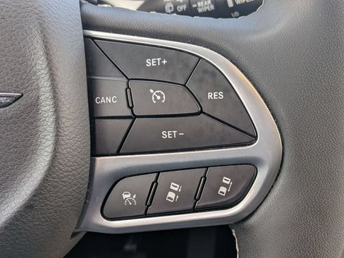 Used 2023 Chrysler Pacifica Touring-L FWD image 21