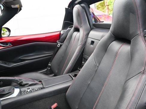 Used 2018 MAZDA MX-5 Miata RF Grand Touring image 13