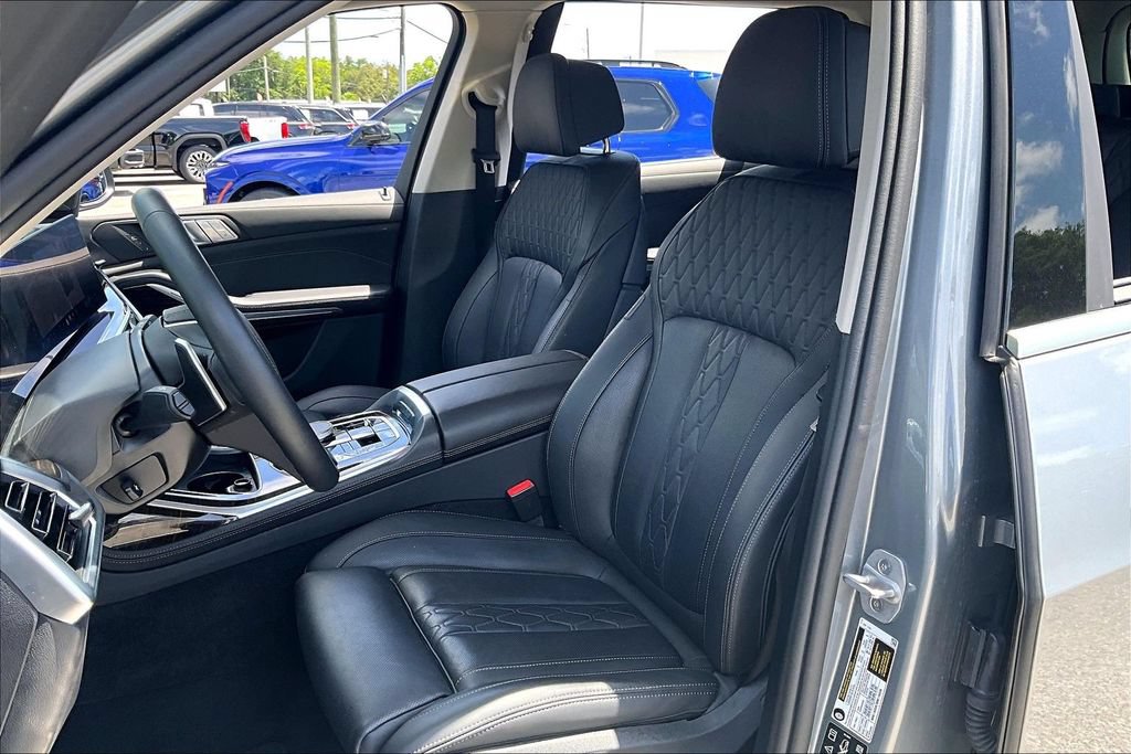 Used 2026 BMW X7 xDrive40i AWD/4WD image 17
