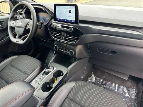 Used 2025 Ford Escape ST-Line AWD/4WD image 17