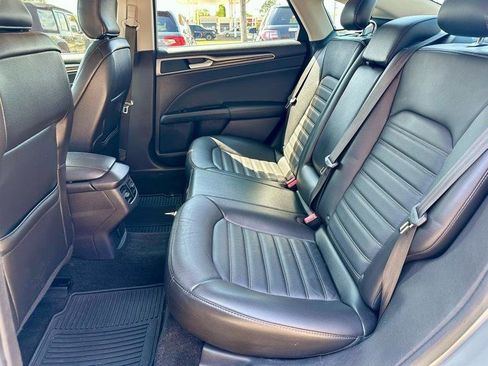 Used 2016 Ford Fusion SE w/ Equipment Group 202A image 12