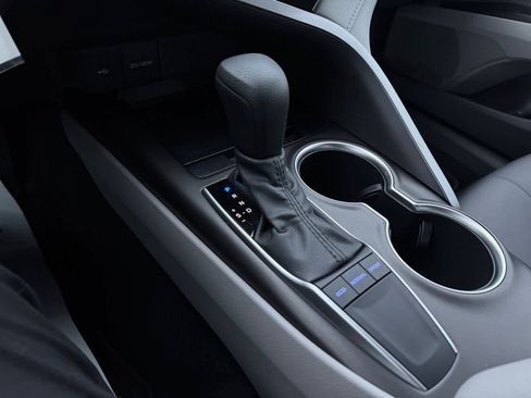 Certified 2022 Toyota Camry LE image 5