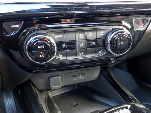 New 2026 Chevrolet Trax RS w/ Sunroof Package image 23