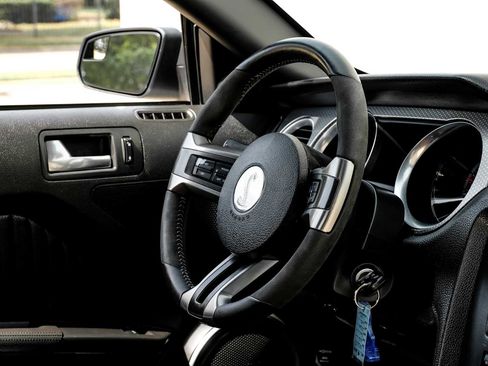 Used 2012 Ford Mustang Shelby GT500 w/ SVT Performance Pkg image 16